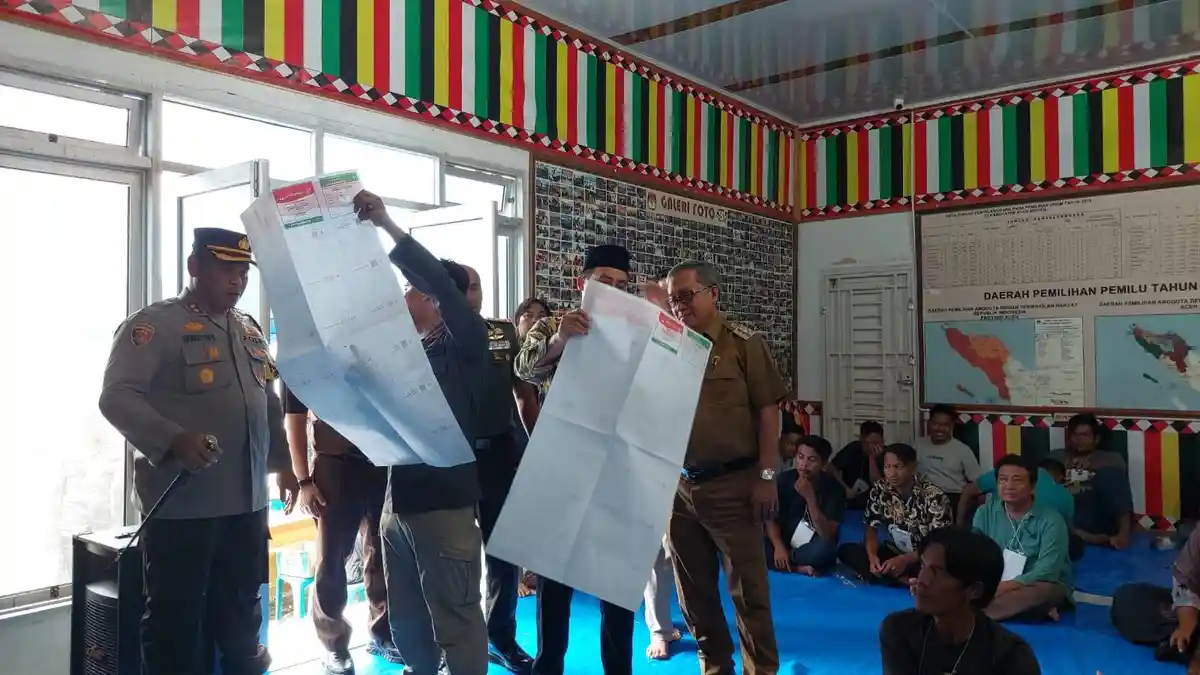 Pj Bupati Cek Pelipatan Kertas Suara di KIP Aceh Singkil, Ditargetkan Tuntas 10 Hari