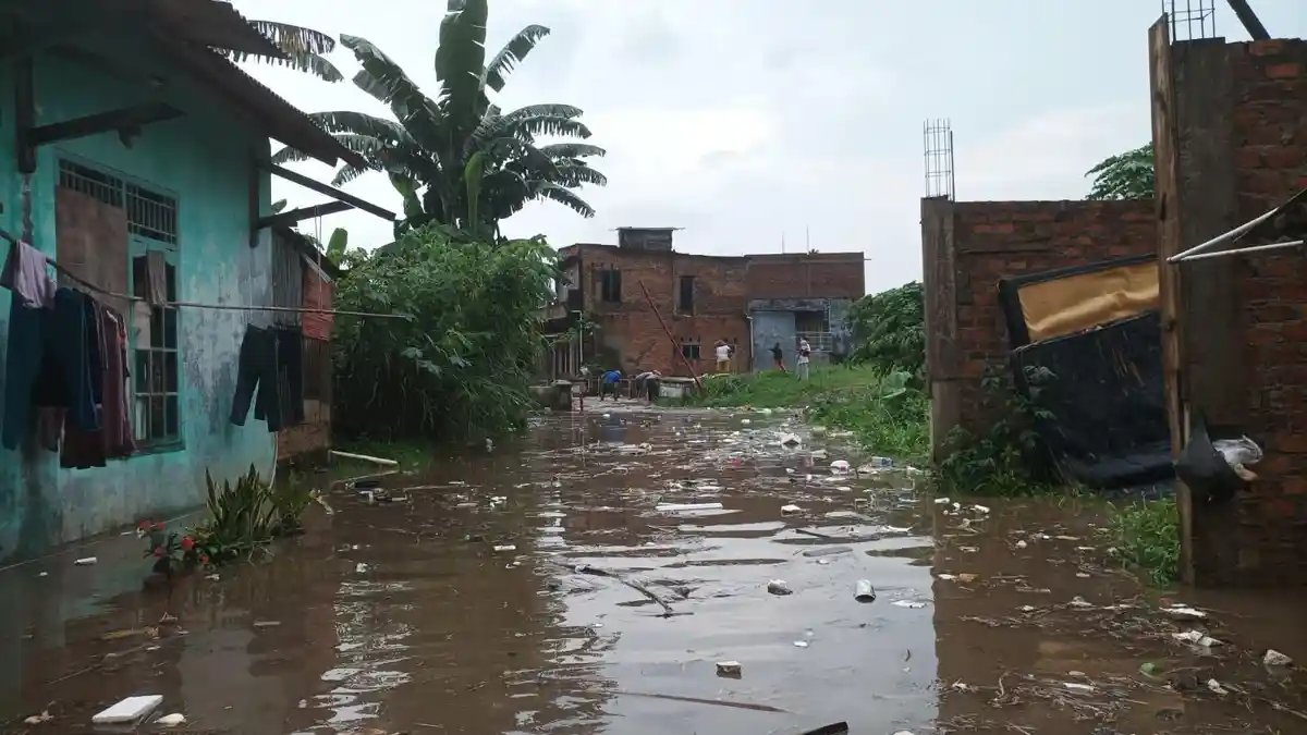 Hujan 2 Jam, Banjir di Jalan Antasari, Bandar Lampung bisa Setinggi Dada Orang Dewasa