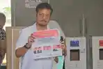 Syahrul-Yasin-Limpo-menggunakan-hak-suaranya-dalam-Pemilu-2024-di-TPS-901.jpg