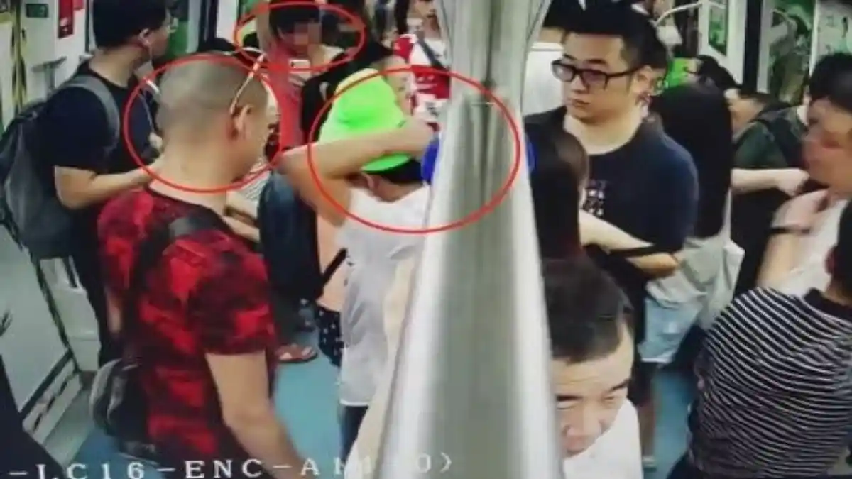 Nge-prank Ada Ranjau Darat di Dalam Kereta, Tiga Pria Ini Ditangkap Polisi