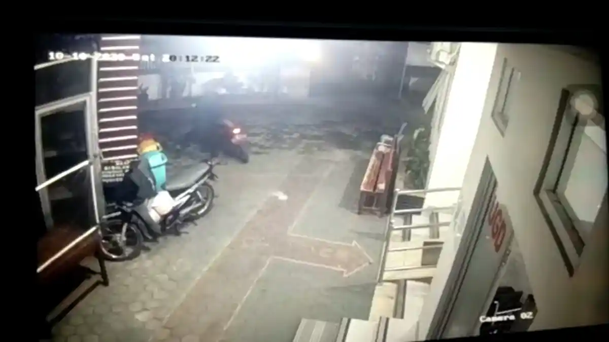Curanmor Terekam CCTV, 2 Motor Honda Beat Raib di Indekos Kawasan Kebun Jeruk
