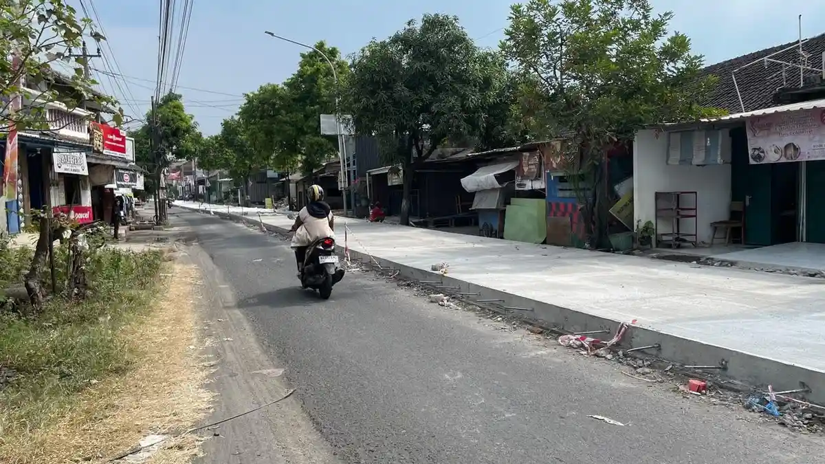 Jalan Tanjunganom-Daleman Mulai Dicor Beton, Tiga Jalan Lainnya Dikebut 2026
