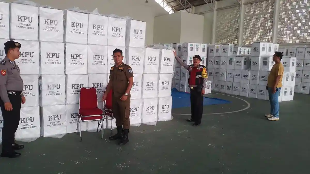 Antisipasi Gangguan, Personel Polres Labuhanbatu Intensifkan Pengamanan Gudang Logistik KPU