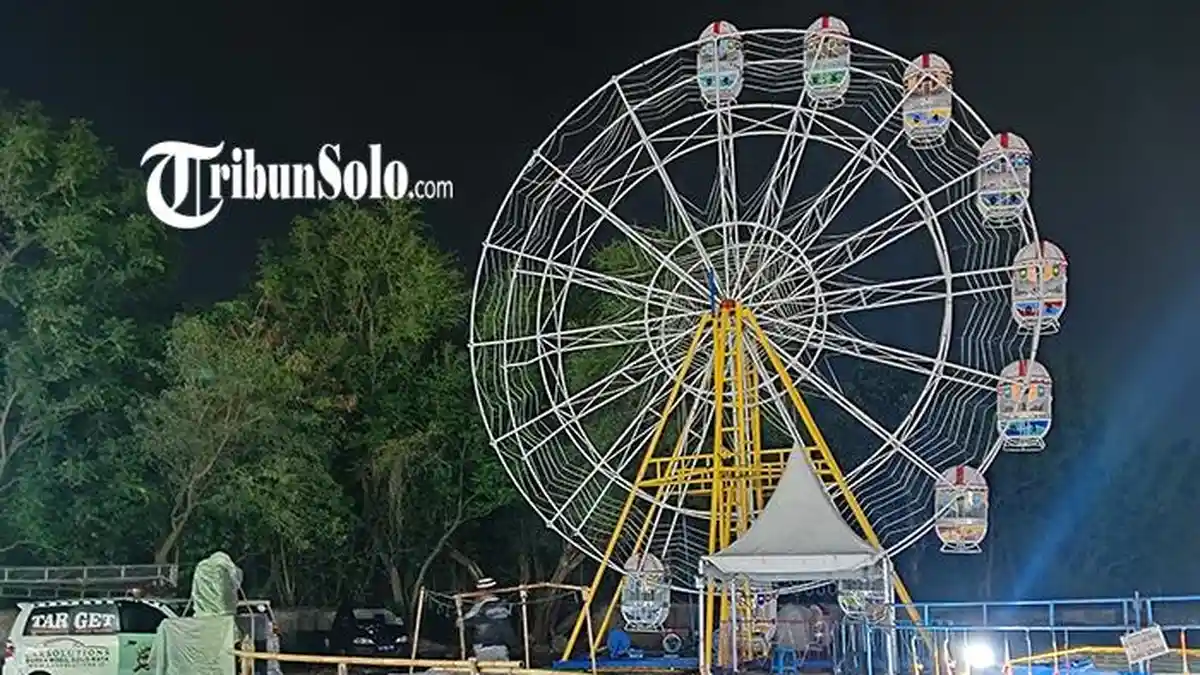 BREAKING NEWS: Dua Orang Terluka Jatuh dari Bianglala di Pasar Malam Colomadu Karanganyar