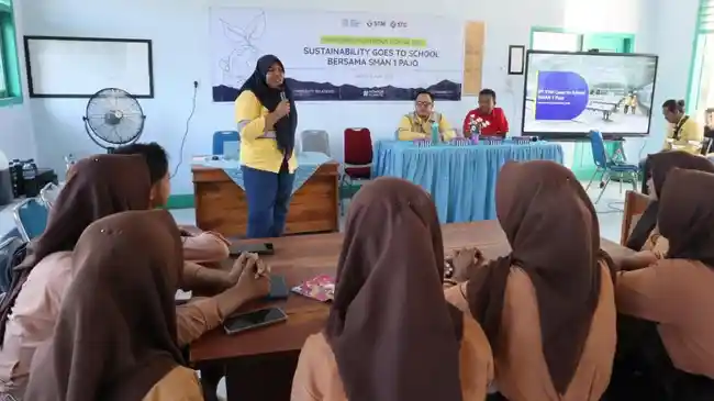 Peringati Hari Lingkungan Hidup Sedunia, Pelajar SMA di Dompu Belajar Daur Ulang Limbah Domestik