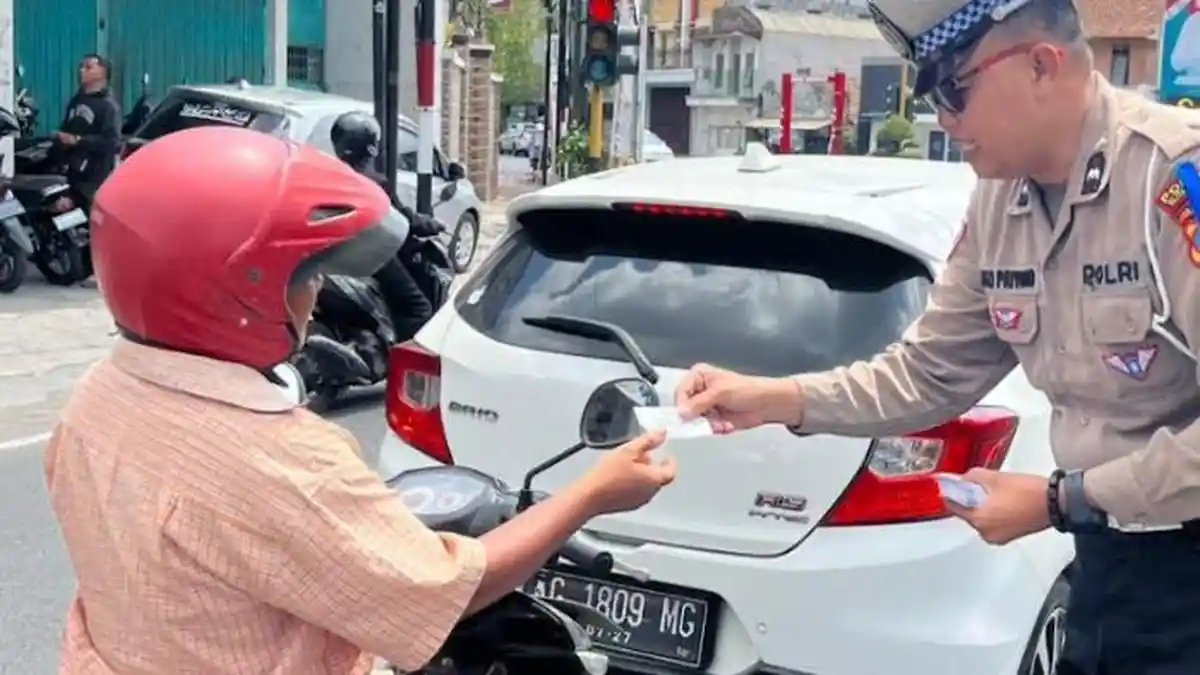 Polisi Tilang 1.715 Pengendara Melanggar Lalu Lintas Selama Operasi Zebra 2024 di Kota Blitar