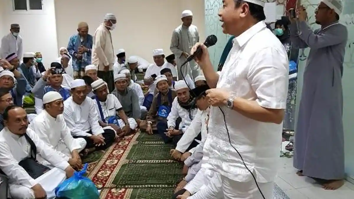 Pengusaha Nasional Asal Kalteng Berbagi dengan Jamaah Haji