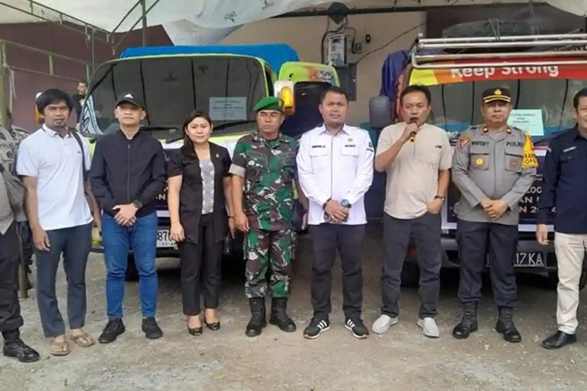Distribusi Logistik ke TPS 4 dan 5 Kecamatan Baruppu Toraja Utara Lewati Sungai