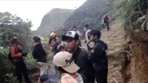 orang-terjebak-di-limapuluh-kota-1722026.jpg