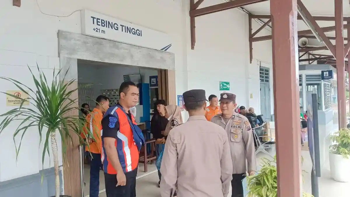 Polres Tebingtinggi Imbau Penumpang dan Polsuska Jaga Keamanan di Stasiun Kereta Api