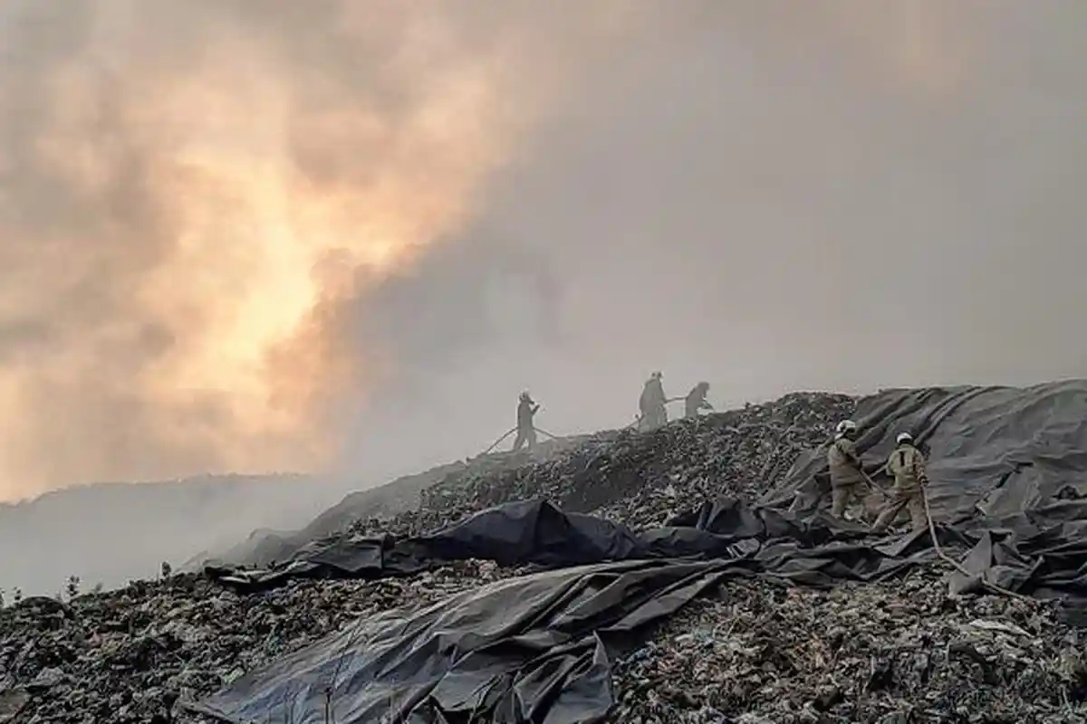 Kebakaran di TPA Jatibarang Semarang Capai 5 Hektare, Bantuan Water Bombing Dikerahkan Mulai Besok
