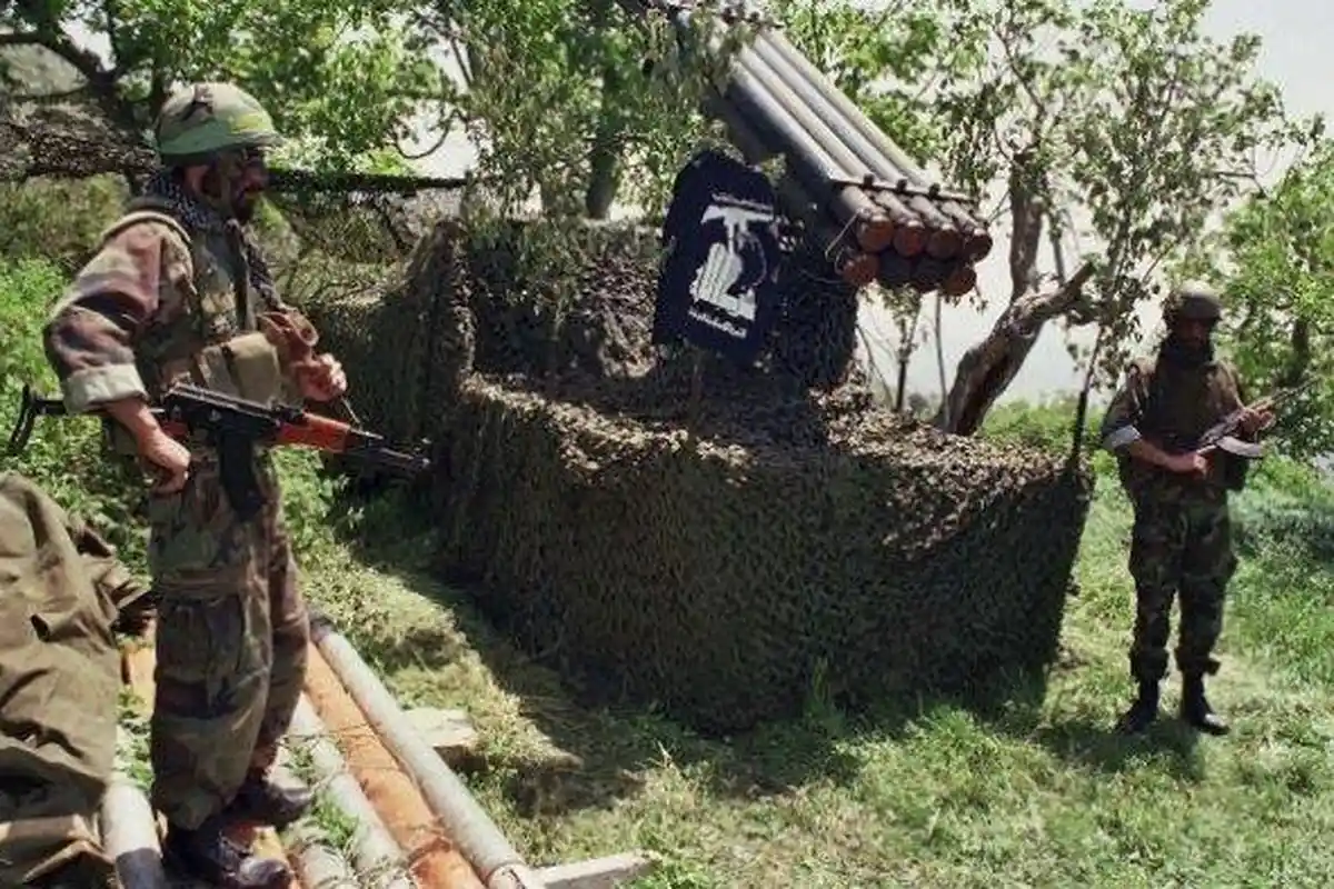 Hizbullah Tembakkan 60 Roket ke Pangkalan Militer Israel