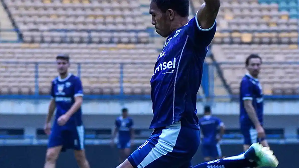Ujian Berat Budiman Racik Strategi & Inilah Daftar Susunan Pemain Persib Bandung vs PSIS Semarang