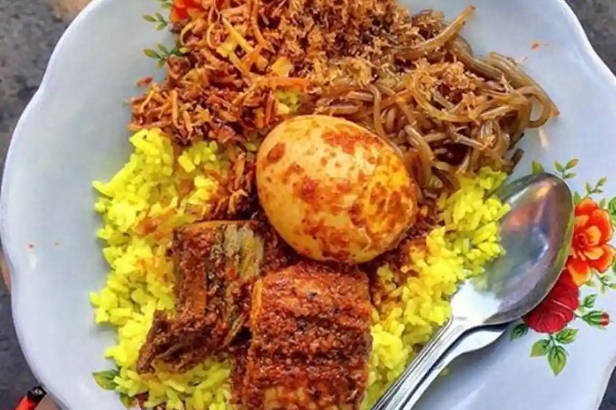 Ini Rekomendasi 7 Kuliner Enak di Surabaya untuk Menu Sarapan Besok Pagi, Nikmatnya Nasi Kuning Avon