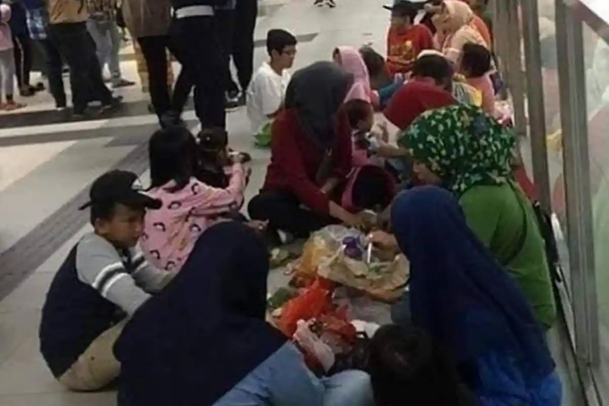 Penumpang MRT Jakarta Berulah Tak Tertib, Pengamat Bandingkan dengan Kesuksesan Kereta Commuter Line