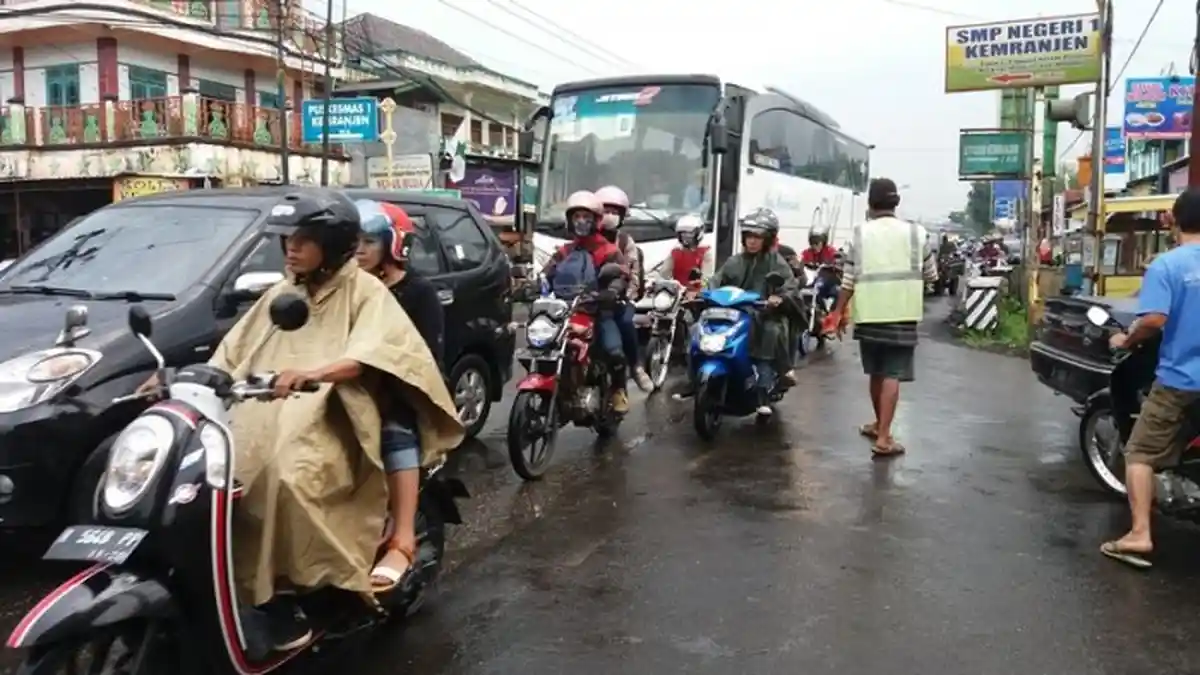Antrean Sepanjang 5 Kilometer Terjadi di Simpang Empat Buntu Hingga Perempatan Kemranjen