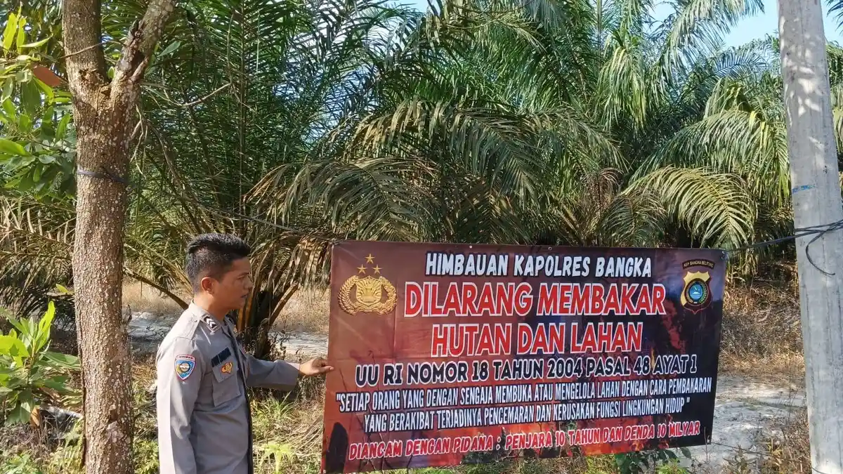 Polsek Belinyu Pasang Spanduk Larang Bakar Hutan 