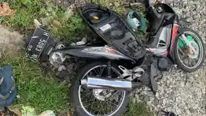 20260403_Pengendara-sepeda-motor-yang-tertemper-kereta-api-Harina-di-Semarang_1.jpg