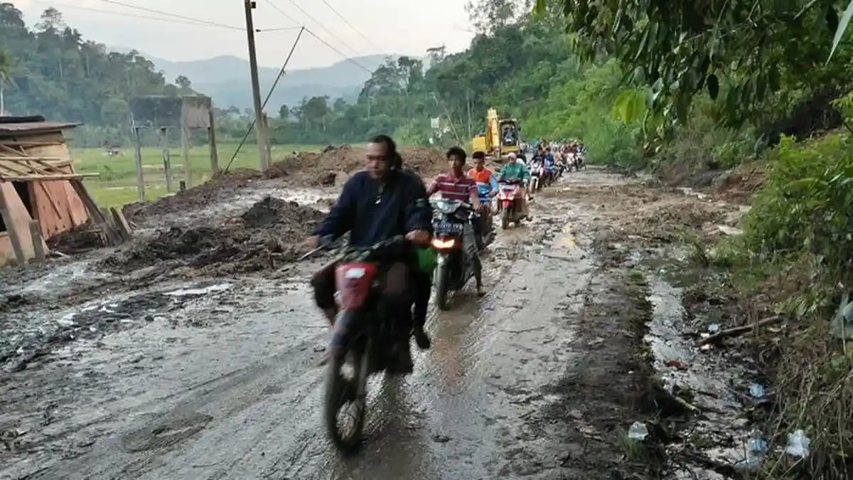 Sempat Lumpuh 12 Jam, Akses Menuju Tiga Kecamatan Sudah  Bisa Dilintasi