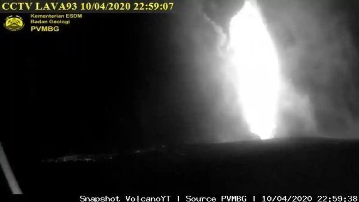 Letusan Gunung Anak Krakatau Berlangsung hingga Sabtu Pagi