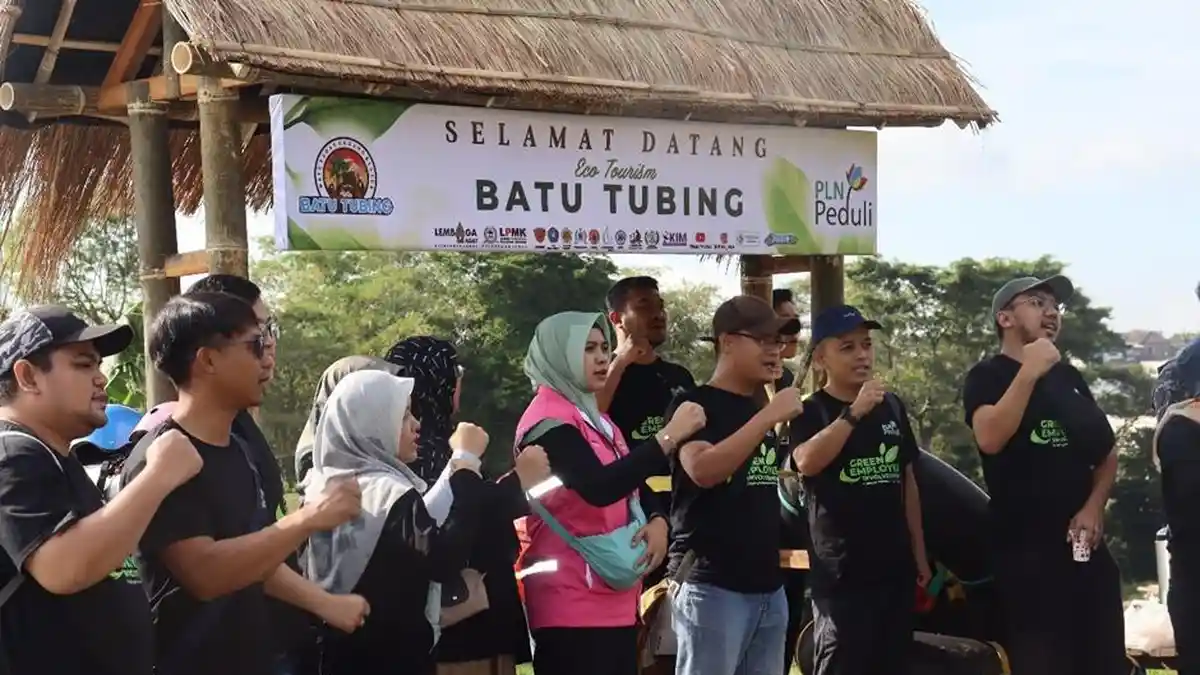 Srikandi PT PLN UIP JBTB Turut Sukseskan Program Bersih-bersih Sungai Gedang Klutuk Batu Malang