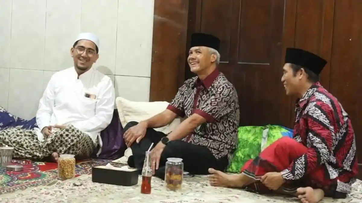 Sowan ke Sarang Rembang, Ganjar Kenang Istri Mbah Moen sebagai Sosok Pendamping Hebat