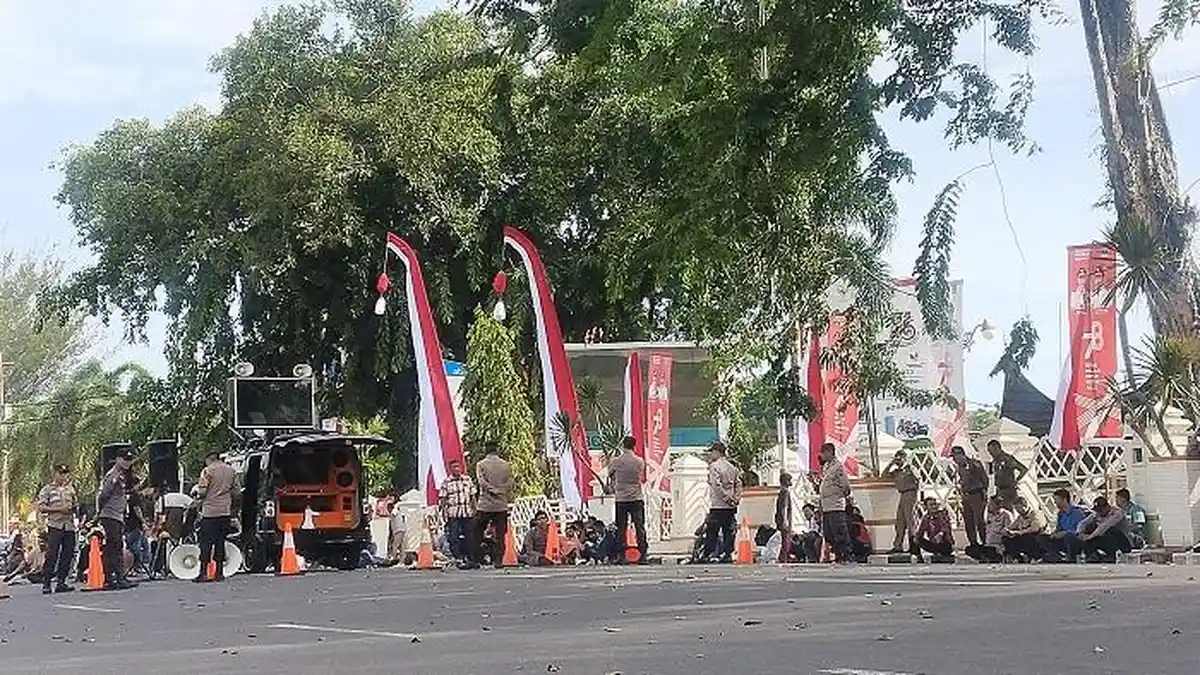 Sudah Temui Gubernur Sumbar, Massa Demo Tandingan Warga Pasbar Aksi Lagi, Bawa Speaker Lebih Keras