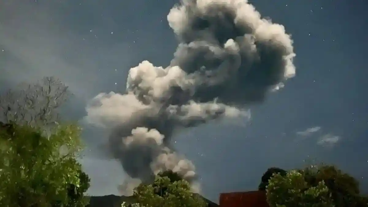 Erupsi Gunung Marapi Meledak 22 Kali Selama Dua Bulan, Kolom Abu Tembus 3.000 Meter ke Langit