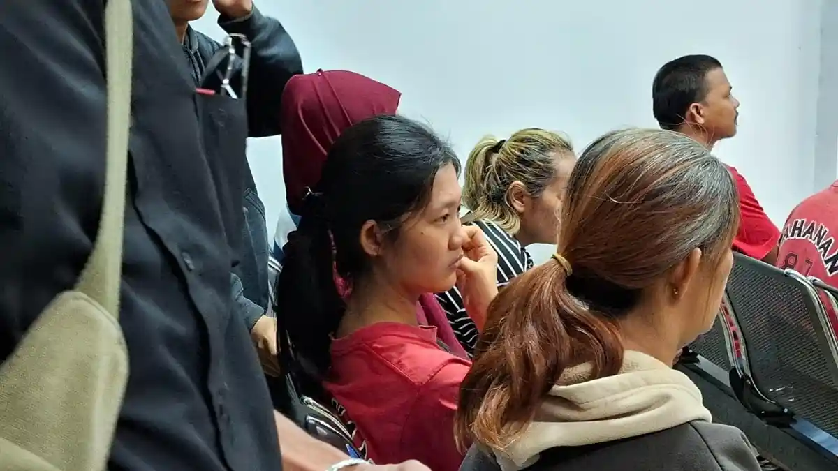 Jelang Vonis, Terdakwa Kasus Penggelapan Handphone PT Sat Nusapersada Didampingi Keluarga