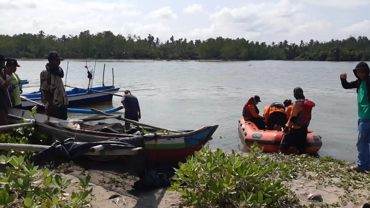 SAR Gabungan Cari Warga Hanyut di Pesisir Selatan, Korban Menyeberang Pakai Sampan Kecil