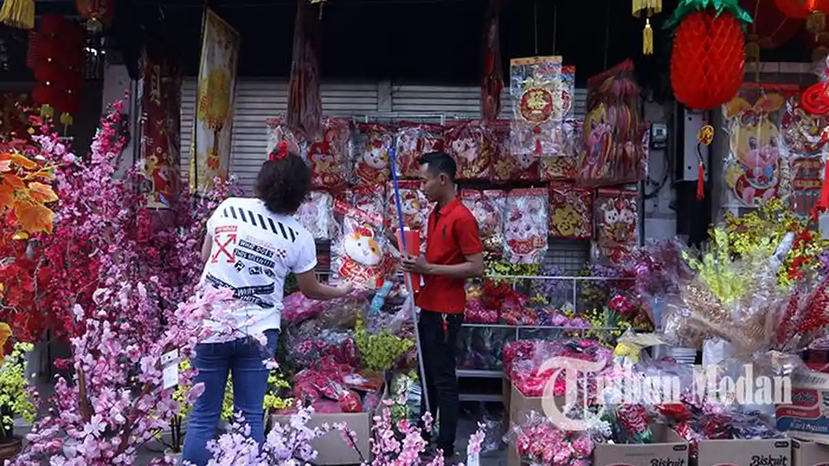 Berita Foto: Penjualan Pernak-Pernik Imlek 2574 Mulai Meningkat Hingga 20 Persen - 09012023_PERNAK_PERNIK_IMLEK_DANIL_SIREGAR_5jpg.jpg
