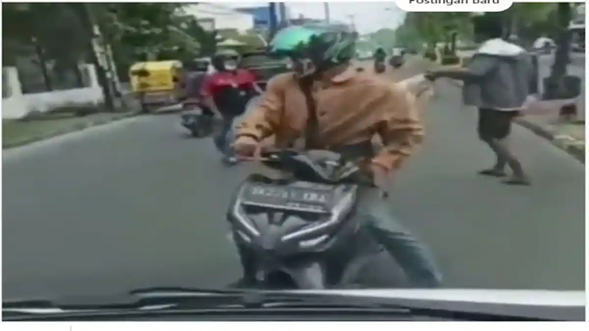 Motor Hadang Ambulans Bawa Pasien Ibu-ibu Korban Kecelakaan