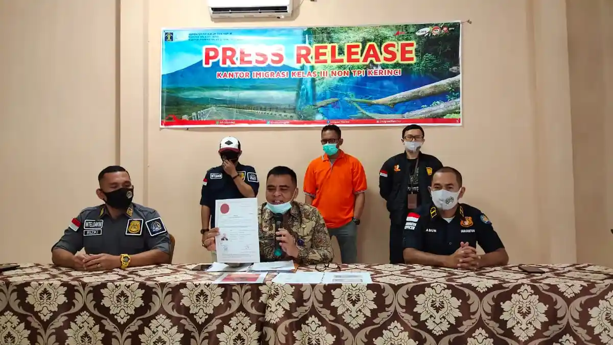 Kantor Imigrasi Kerinci Deportasi WNA Asal Nepal, Sudah Nikahi Gadis Kerinci Punya Dua Anak