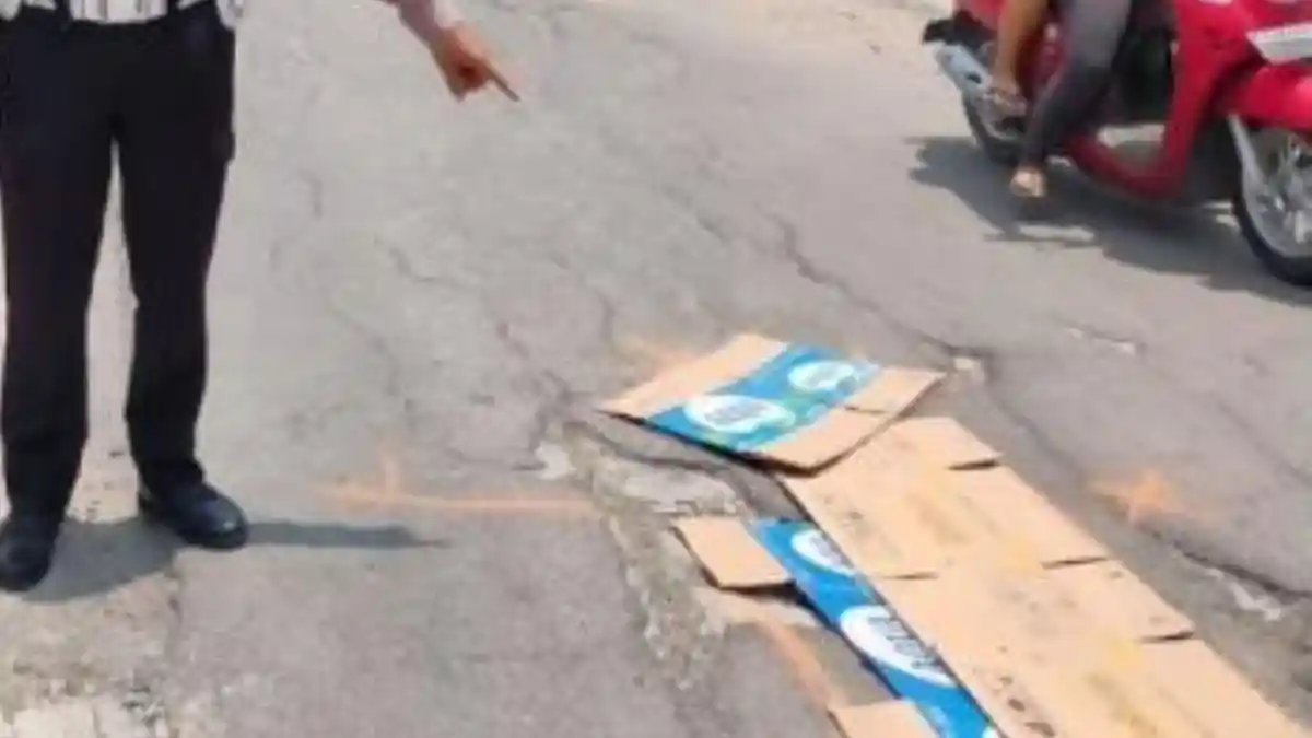 Motor Hilang Kendali di Jalan Berlubang, Kakek 80 Tahun Tewas Tertabrak Truk di Karanganyar