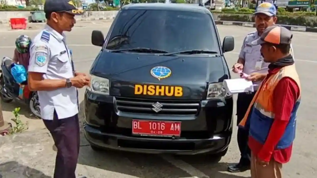 Dishub Banda Aceh Ingatkan Juru Parkir Pakai Atribut Resmi dan Bersikap Ramah