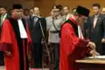 Hamdan Zoelva dan Arief Hidayat Dilantik