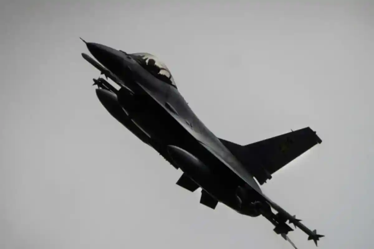 Pilot Ukraina Gugur dalam Kecelakaan F-16, Sempat Tembak Jatuh 4 Rudal Rusia