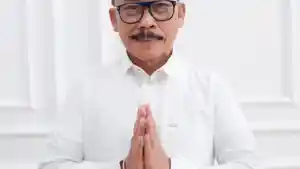 Gubernur-Sulawesi-Barat-memberi-ucapan-idulfitri.jpg