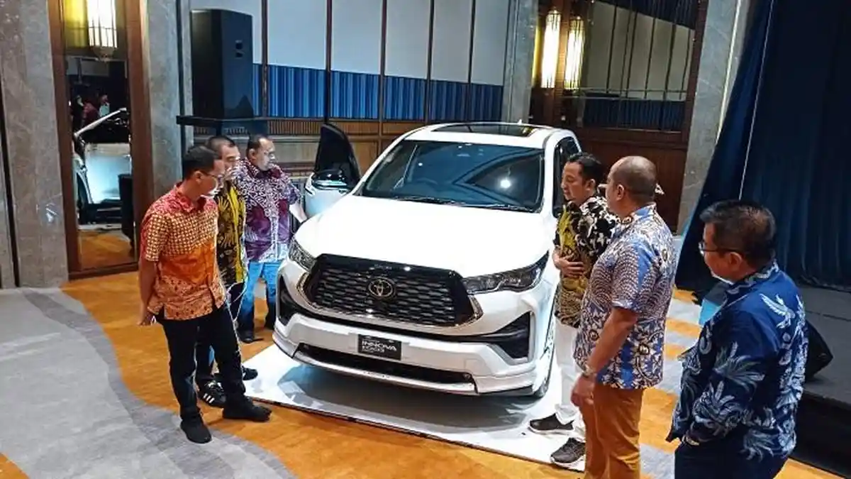 Daftar Harga dan Simulasi Kredit All New Kijang Innova Zenix OTR Palembang
