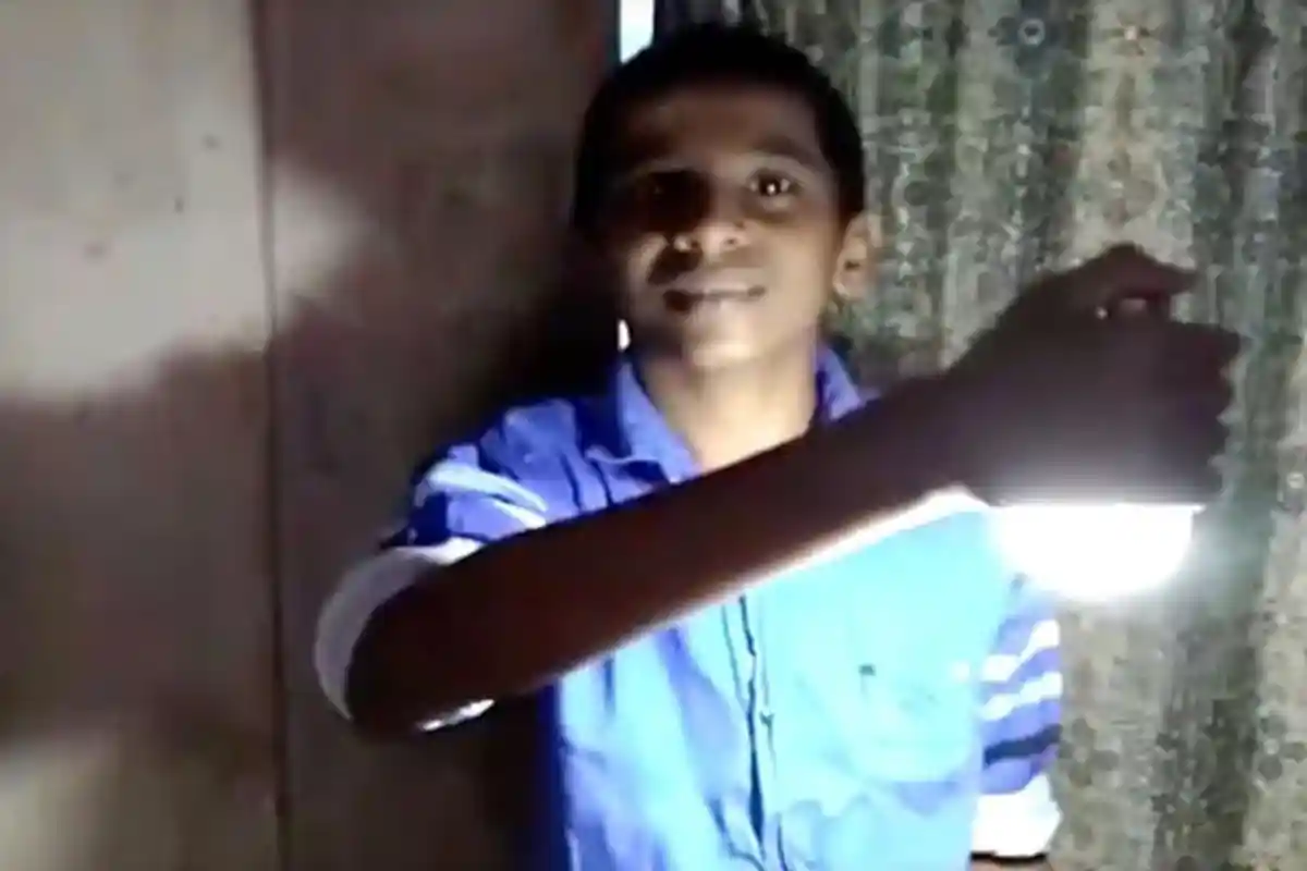 Bocah Berusia 9 Tahun ini Miliki Kemampuan Luar Biasa, Sentuhan Tangganya Mampu Hidupkan Bola Lampu