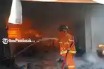 Sejumlah-pemadam-kebakaran-sedang-5.jpg<pf>Sejumlah-pemadam-kebakaran-sedang-4.jpg<pf>Sejumlah-pemadam-kebakaran-sedang-3.jpg<pf>Sejumlah-pemadam-kebakaran-sedang-2.jpg<pf>Sejumlah-pemadam-kebakaran-sedang-1.jpg