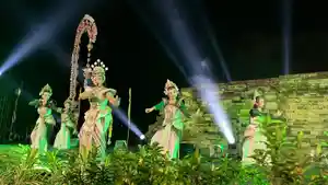 Penampilan-seni-tari-dan-budaya-di-area-Candi-Tegowangi.jpg