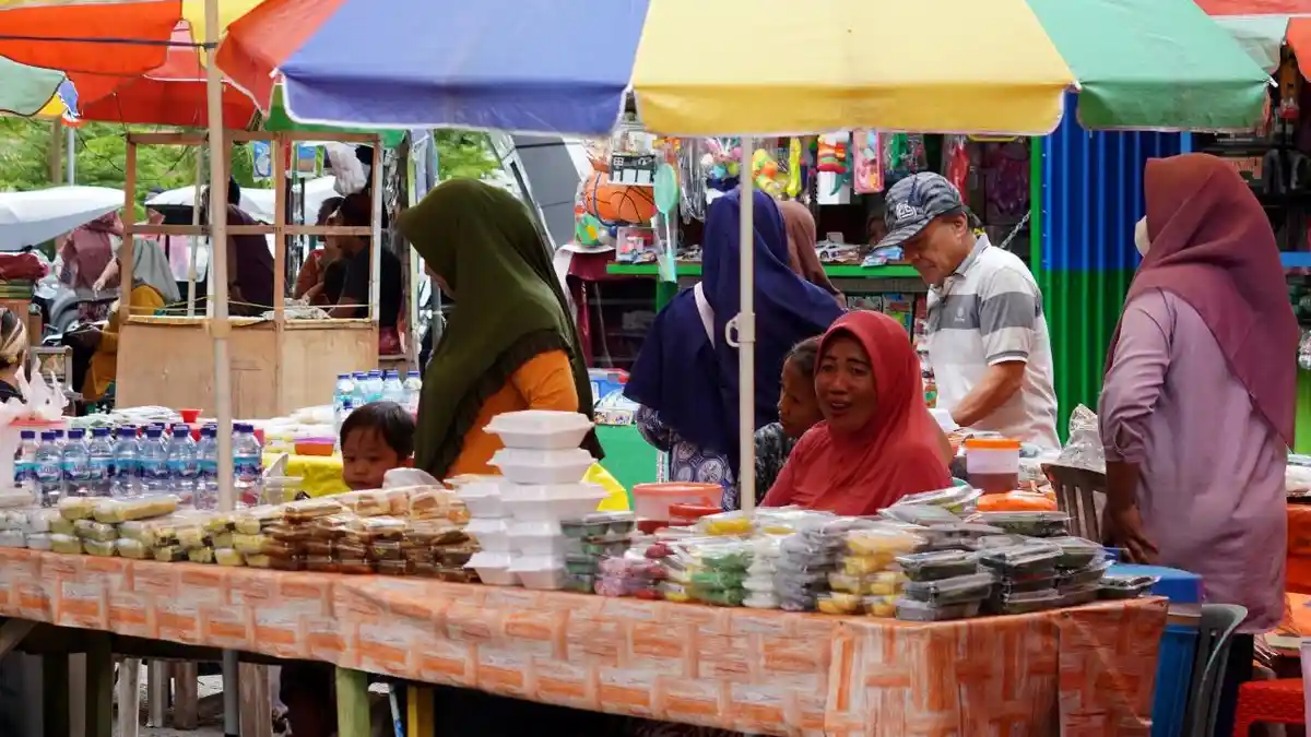 Pemkab Gorontalo Wajibkan Pedagang Kuliner di Menara Keagungan Punya Sertifikat Higienis dan Halal