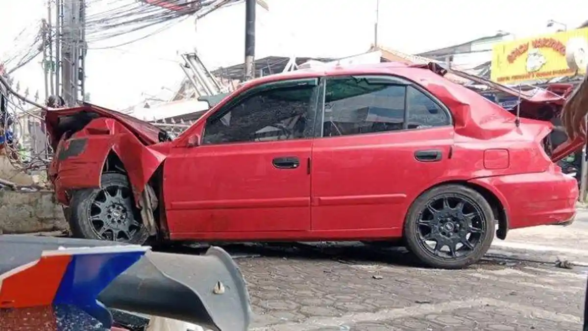 Kecelakaan Maut di Jatinangor, 1 Orang Tewas, Sedan Merah Ringsek Depan dan Belakang