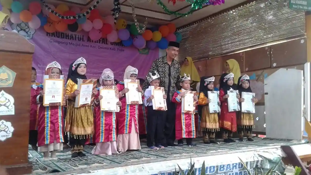 Raudhatul Athfal UMMI Gampong Mesjid Aree Wisuda 107 Murid