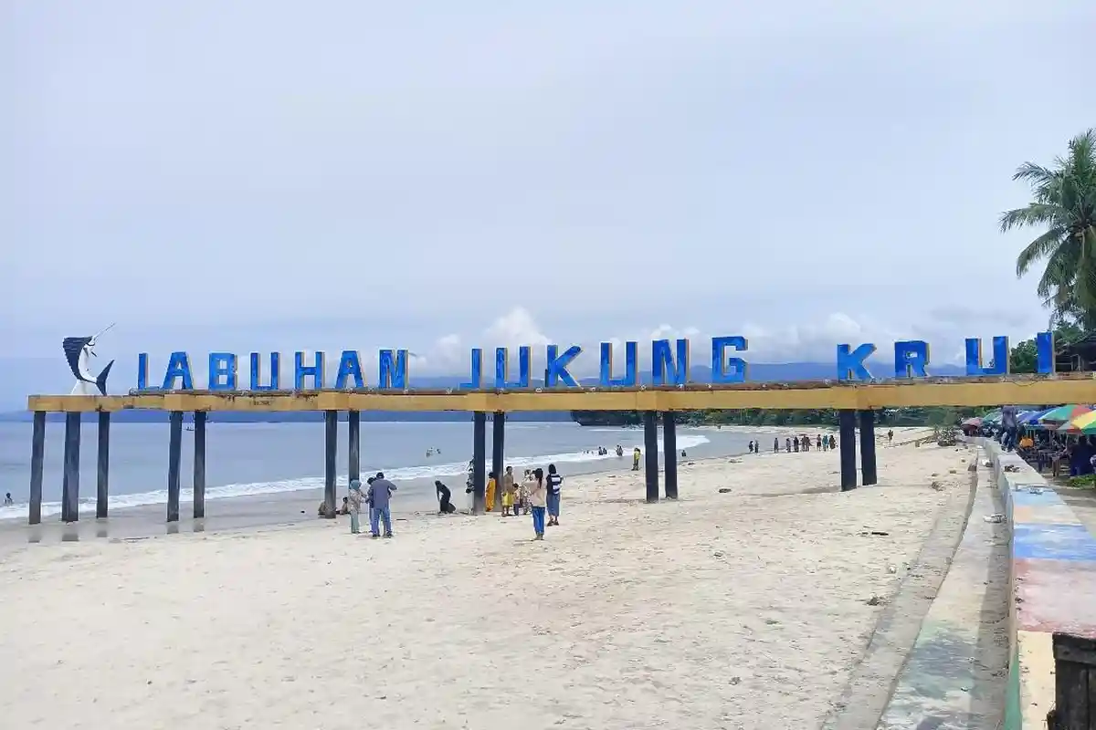 Dispar Pesisir Barat Klaim Tak Ada Kejadian Menonjol di Objek Wisata Selama Libur Nataru