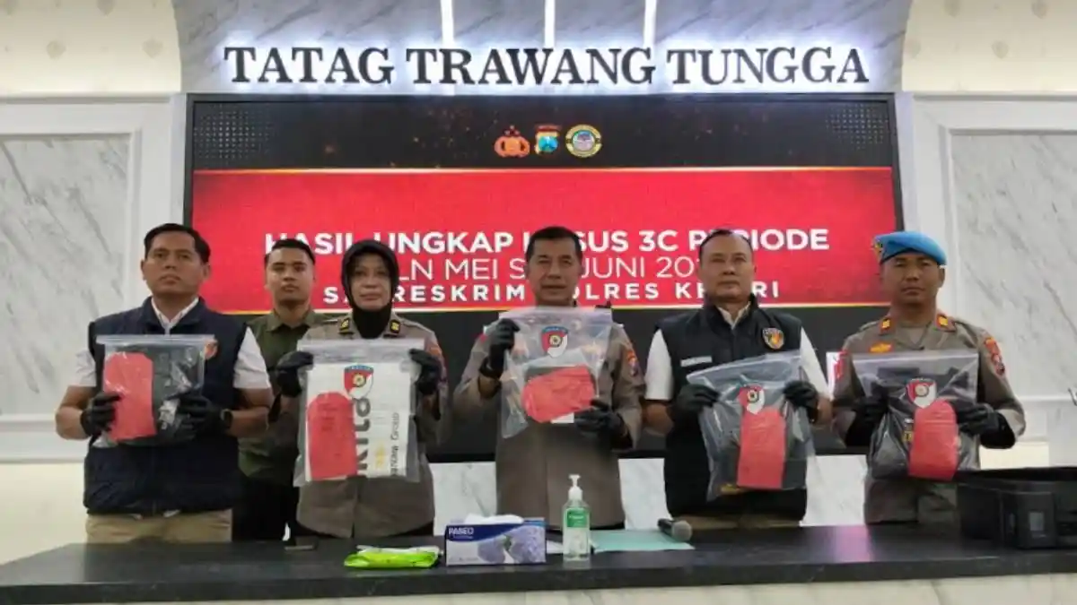Polres Kediri Ungkap Lima Kasus Pencurian dan Amankan Empat Tersangka - Surya.co.id