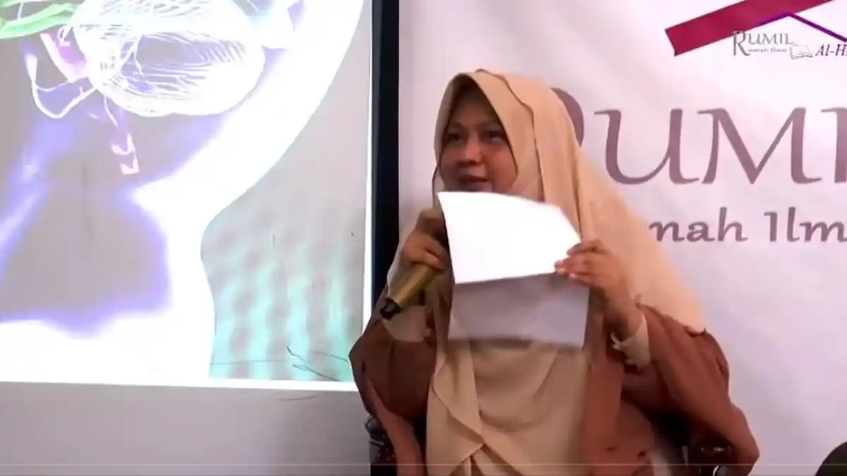 Inilah Cara Istri Hadapi Suami yang Sedang Ada Masalah dan Keterpurukan Menurut dr Aisah Dahlan