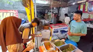 Suasana-warung-Mukbang-Bakso-di-area-Taman-Budaya-Raden-Sal.jpg