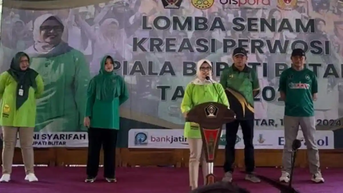 Buka Lomba Senam Kreasi Perwosi Kabupaten Blitar 2024, Bupati Mak Rini ...